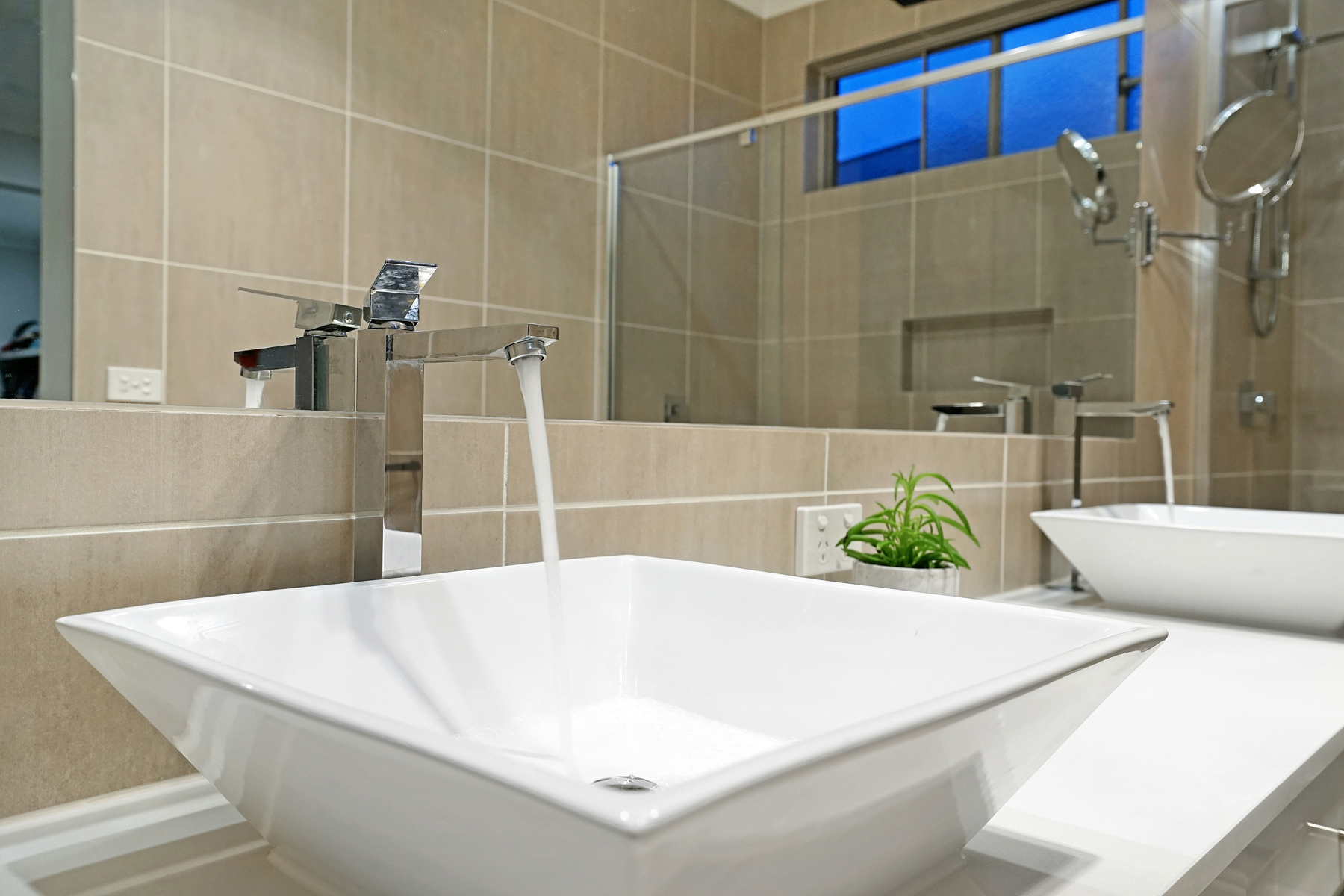 Abfluss im Waschbecken von oben